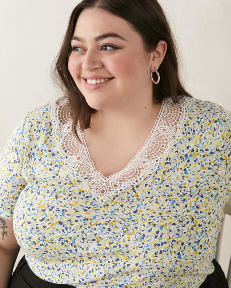 Short Sleeve Crochet Trim VNeck Knit Top, Printed Penningtons