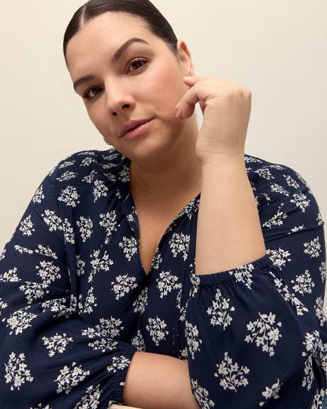 Blouse avec col fendu et smocks aux épaules, tissu responsable