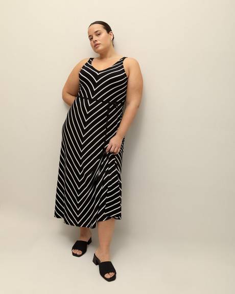 Robe longue rayée évasée sans manches avec ceinture, tissu responsable