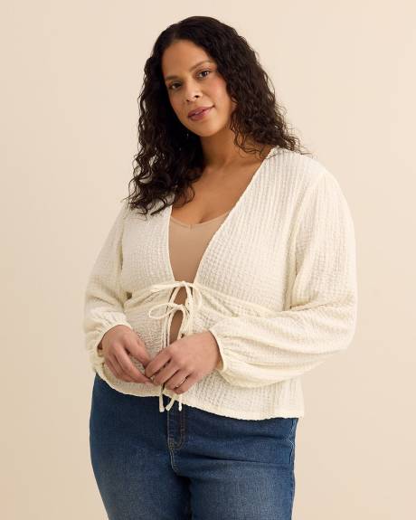 Haut textur&eacute; &agrave; manches longues et cordon &agrave; nouer