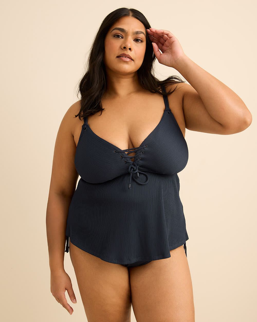 Tankini &agrave; silhouette trap&egrave;ze et encolure lac&eacute;e