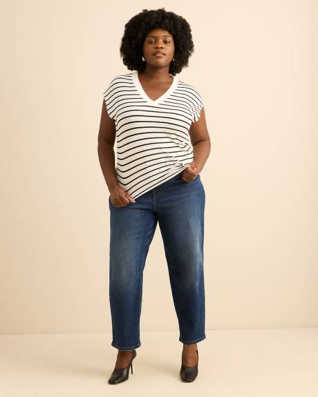 T-shirt &agrave; encolure en V, coupe moderne - Addition Elle - Essentiels PENN.