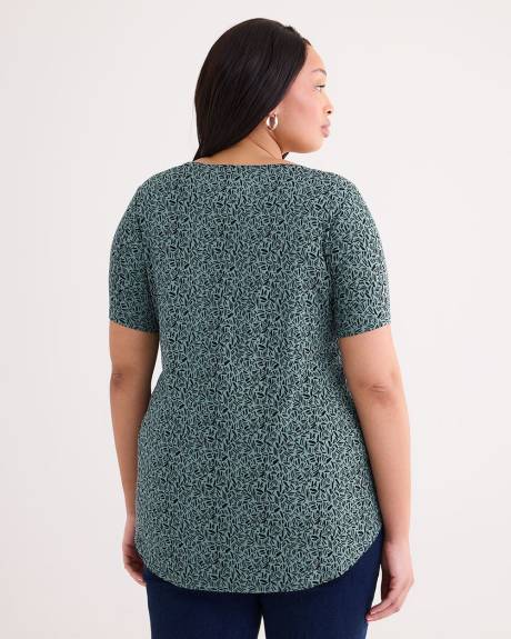 Responsible, Modern-Fit Scoop-Neck Tee - PENN. Essentials