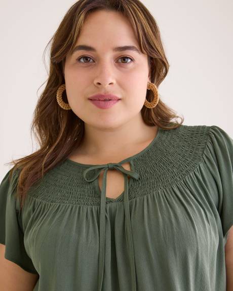 Blouse à manches courtes avec encolure à smocks