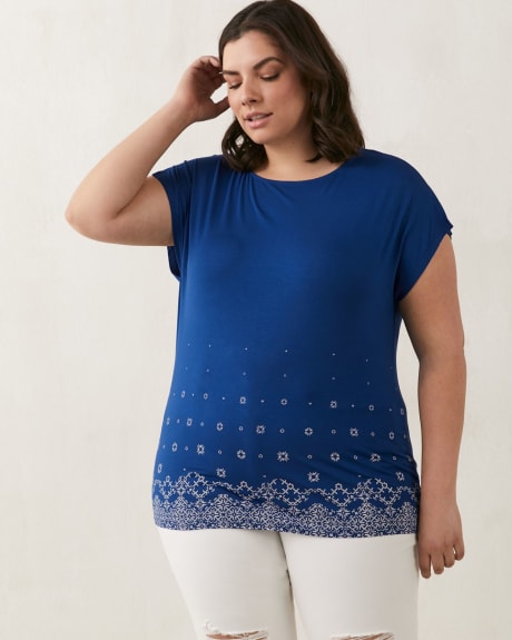 Boat-Neck Short-Sleeve Top with Printed Hem