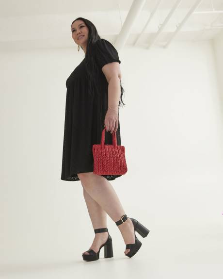 Robe en tricot brodé avec manches ballon