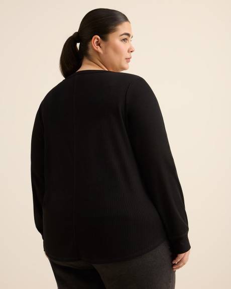 Curvy-Fit Long-Sleeve Waffle Tee - PENN. Essentials