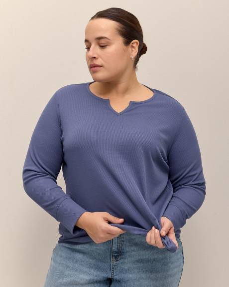 Curvy-Fit Waffle Knit Split Neck Tee - PENN. Essentials