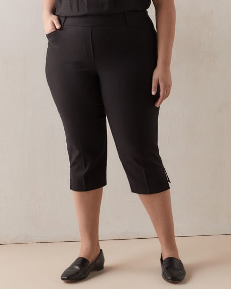 Savvy Solid Capri Pants With Pockets - In Every Story
