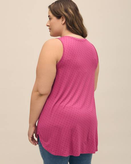Modern-Fit Sleeveless V-Neck Tunic - PENN. Essentials