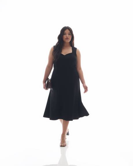 Robe mi-longue cintrée et évasée noire sans manches - Addition Elle