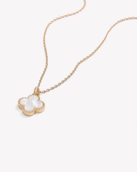 Short Dainty Necklace with Star Pendant