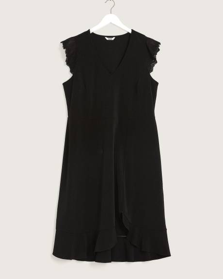 Robe noire à volants avec petites manches en crochet