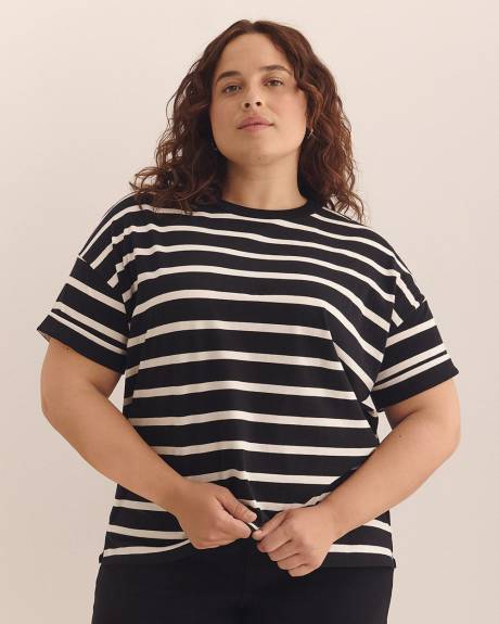 Boxy Short-Sleeve Crewneck T-Shirt - PENN. Essentials