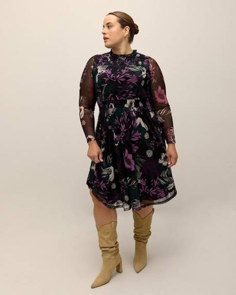 Robe en maille fleurie avec détails à smocks