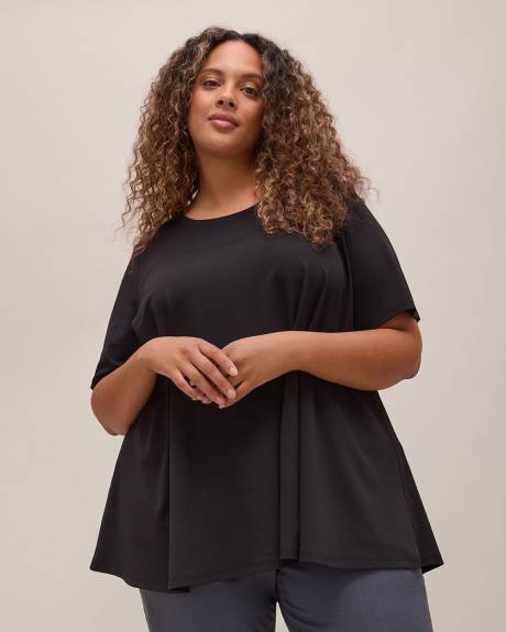 Haut noir à décolleté en coeur