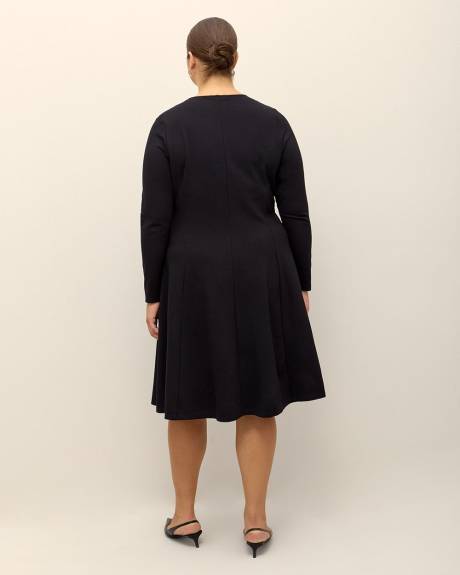 Robe boutonnée en tricot noir extensible