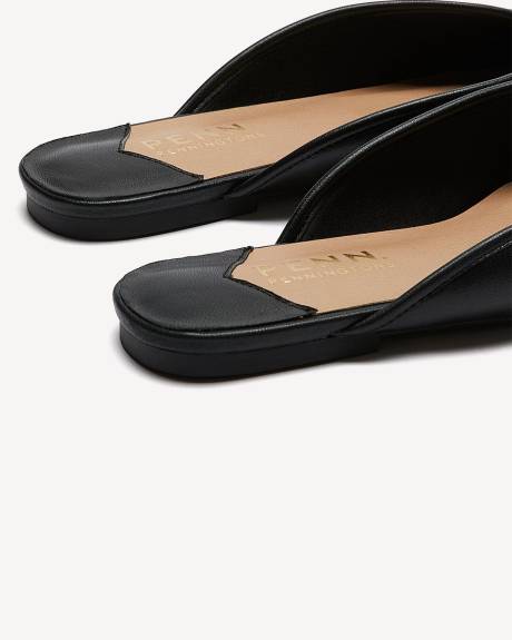 Mule ballerine en cuir avec boucle, pied très large