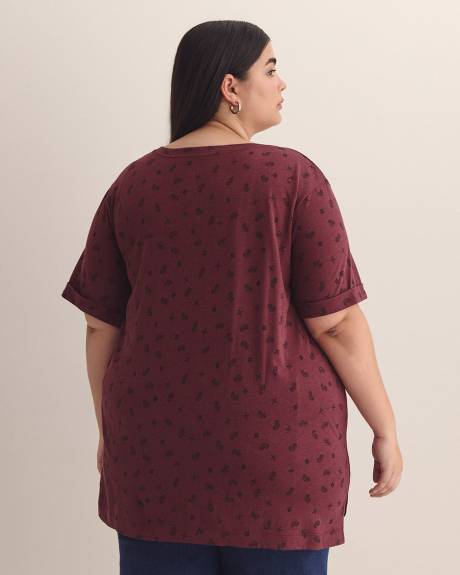 Boyfriend-Fit V-Neck T-Shirt - PENN. Essentials