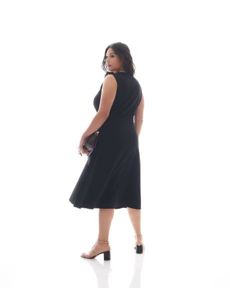 Robe mi-longue cintrée et évasée noire sans manches - Addition Elle