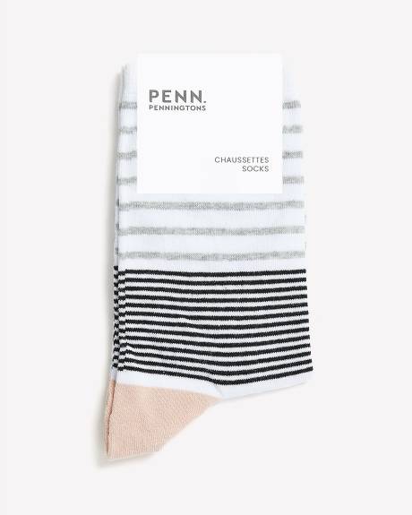 Crew Socks with Irregular Lines Pattern