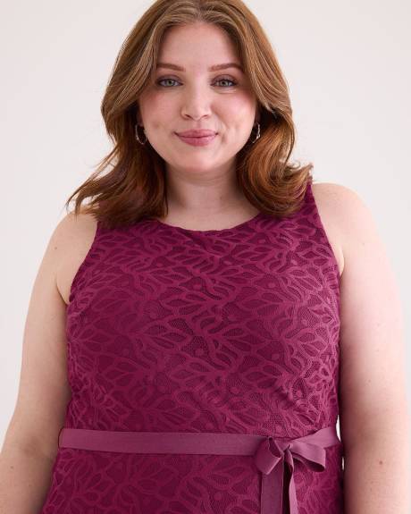 Sleeveless Knit Lace Dress with Sash Belt