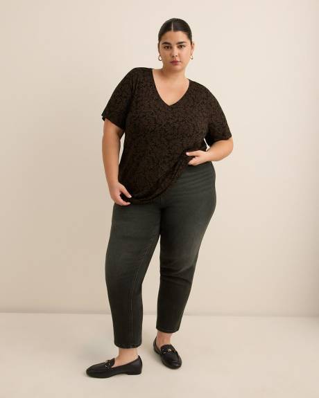 Modern-Fit Short-Sleeve V-Neck Tee - PENN. Essentials