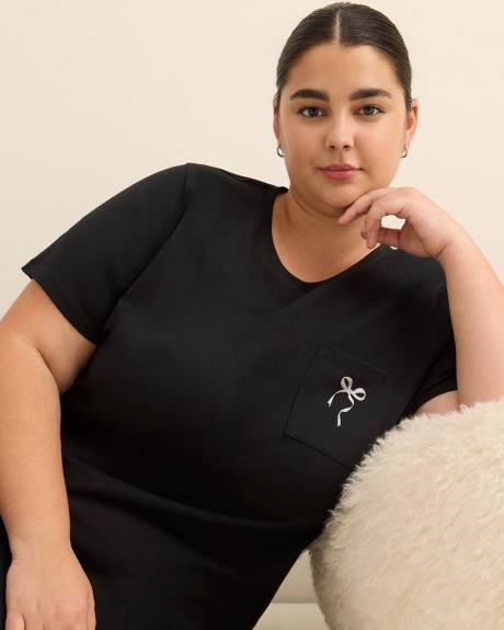 Chemise de nuit noire à manches courtes avec imprimé de boucle sur la poche - ti Voglio