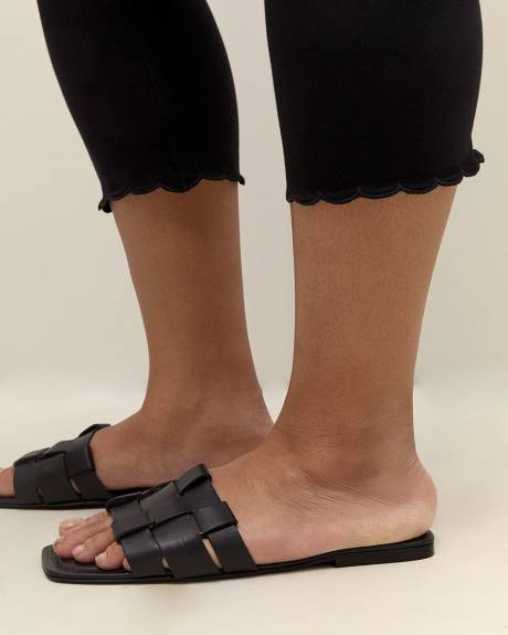 Black Fashion Capri Legging with Scalloped Hem - PENN. Essentials
