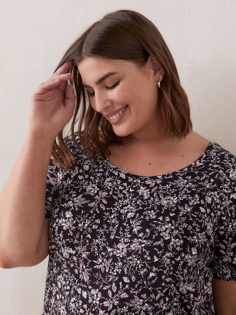 Modern-Fit Scooped Neck Printed Tee - In Every Story