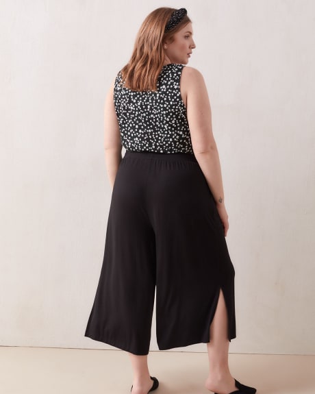 Solid Knit Pull-On Gaucho Pants - In Every Story