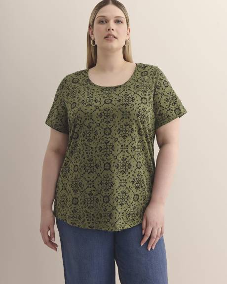 Printed Curvy-Fit Crewneck Tee - PENN. Essentials