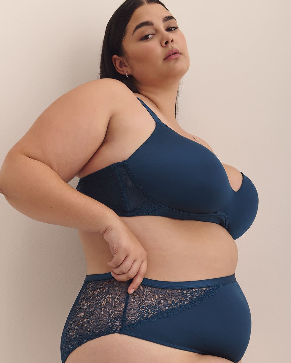 Culotte échancrée en satin bleu avec dentelle et maille - Déesse Collection Culotte échancrée en satin bleu avec dentelle et maille - Déesse Collection
