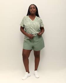 Short extensible à taille haute élastique avec détails perforés, tissu responsable - Active Zone