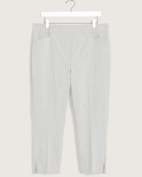 Striped Savvy-Fit Crop Capri Pant