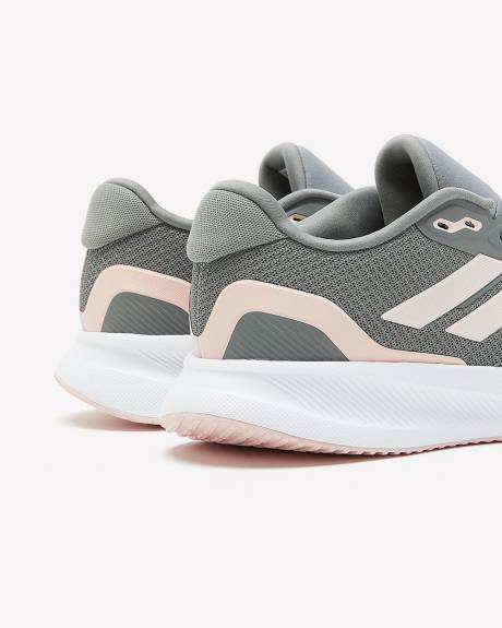 Chaussure de course Runfalcon grise avec bandes roses, pied large - adidas