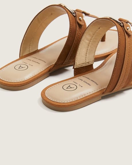 Sandales tongs avec détail métallique, pied large - Addition Elle