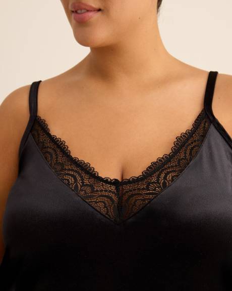 Robe de nuit en velours noir avec dentelle - Déesse Collection Robe de nuit en velours noir avec dentelle - Déesse Collection