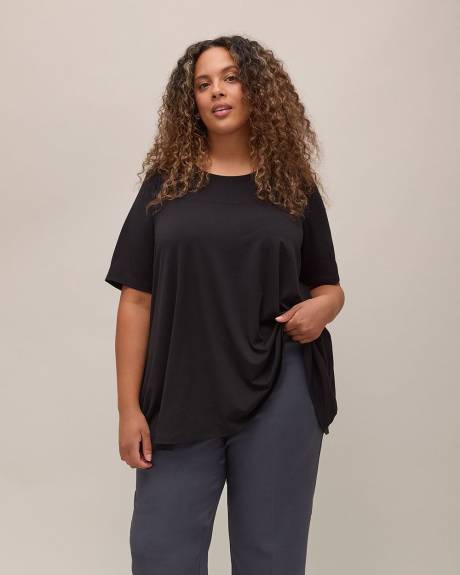 Haut noir à décolleté en coeur
