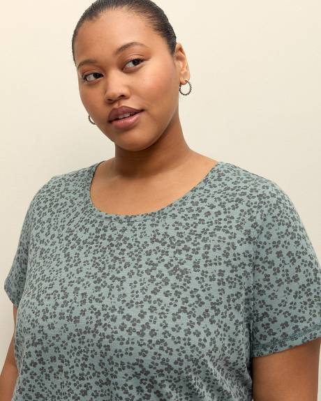 Printed Curvy-Fit Crewneck Tee - PENN. Essentials