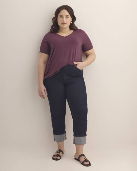 Modern-Fit Short-Sleeve V-Neck Tee - PENN. Essentials