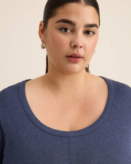 Curvy-Fit Long-Sleeve Waffle Tee - PENN. Essentials