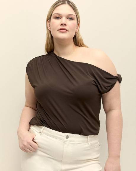 Haut à manches torsadées asymétriques