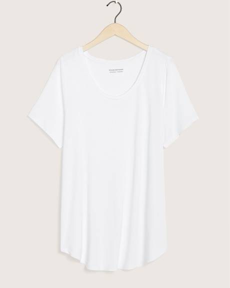 Modern Fit Scoop-Neck Tee with Rounded Hem