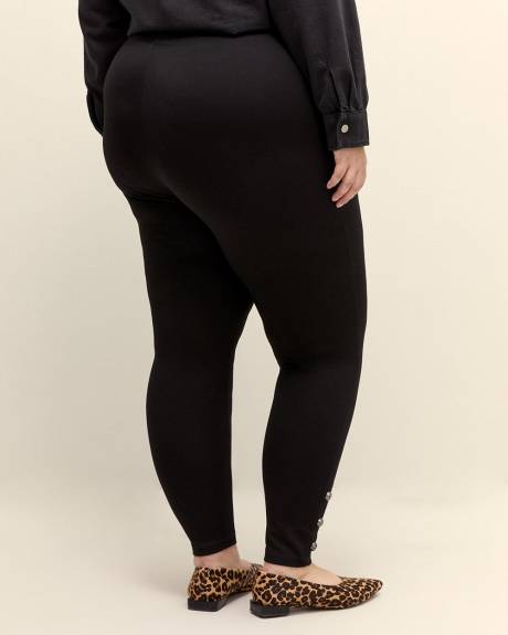 Responsible, Black Legging Buttoned Hem - PENN. Essentials