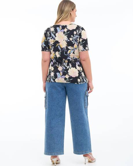 T-shirt avec encolure en V, coupe silhouette - Addition Elle - Essentiels PENN.