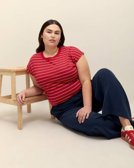 Extended-Sleeve Crew Neck Tee - PENN. Essentials