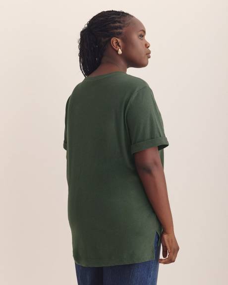 Boyfriend-Fit V-Neck T-Shirt - PENN. Essentials