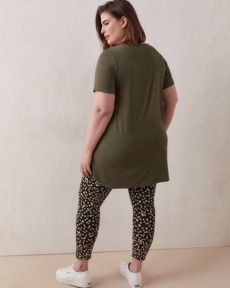 Modern Fit V-Neck Tunic - In Every Story