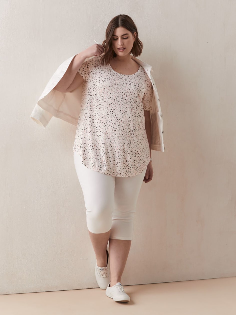 Modern-Fit Scooped Neck Printed Tee - In Every Story